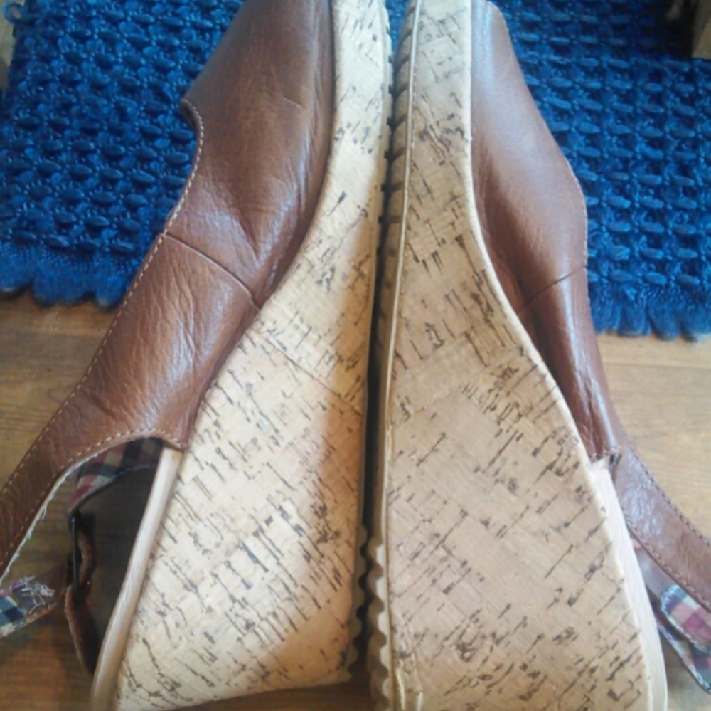 Shoes - Picture 3 of 4